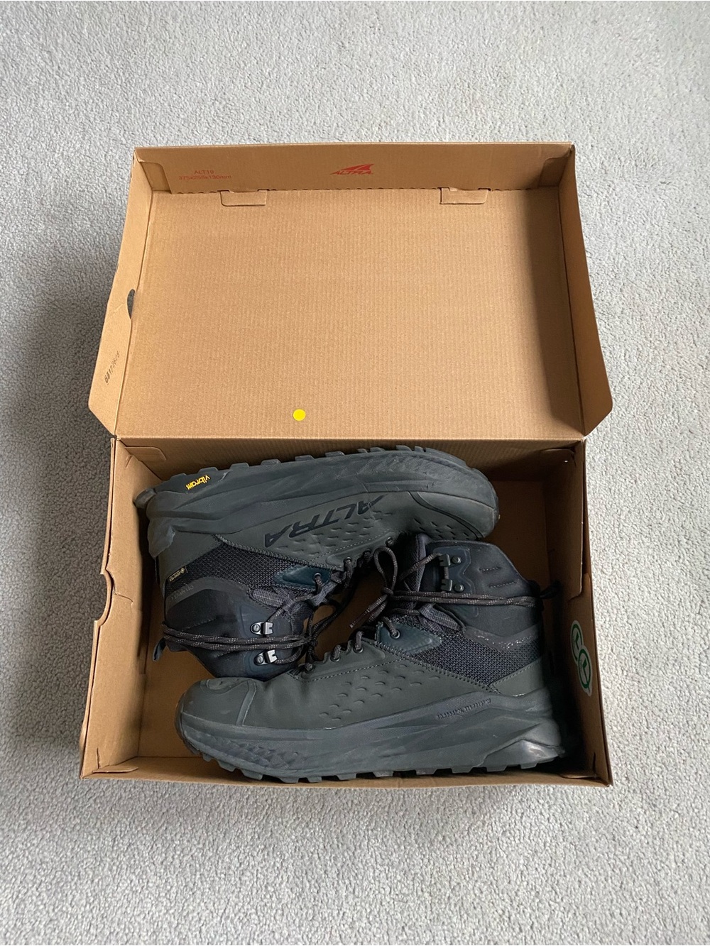 Altra Olympus 6 Mid GORE-TEX waterproof hiking boots size 11